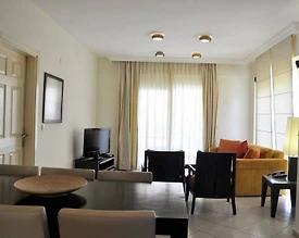 Didim Akbük'te Denize Sıfır Konumda, Konforlu, Bahçeli Yazlık Ev - 3