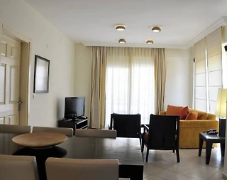 Didim Akbük'te Denize Sıfır Konumda, Konforlu, Bahçeli Yazlık Ev - 3