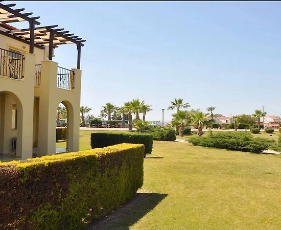 Didim Akbük'te Denize Sıfır Konumda, Konforlu, Bahçeli Yazlık Ev - 1