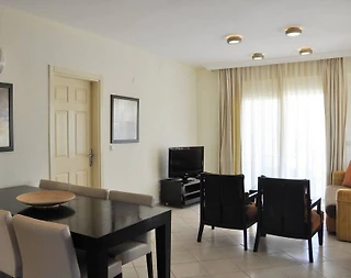 Didim Akbük'te Denize Sıfır Konumda, Konforlu, Bahçeli Yazlık Ev - 5