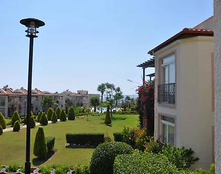 Didim Akbük'te Denize Sıfır, Konforlu, Ortak Havuzlu, Bahçeli Yazlık - 2