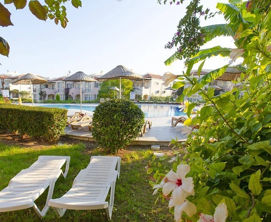 Didim Akbük'te Denize Yakın Konumda, Ortak Havuzlu, Bahçeli Yazlık - 1