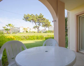 Didim Akbük'te Denize Sıfır Konumda, Ortak Havuzlu, Bahçeli Daire - 3