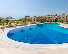 Didim Akbük'te Denize Sıfır, Ortak Havuzlu, Modern Tasarımlı Villa - 2