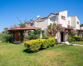 Didim Akbük'te Denize Sıfır, Özel Plajlı, 3+1 Kiralık Villa - 1