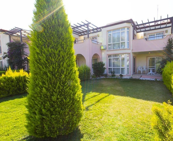 Didim Akbük'te Denize Sıfır, Özel Plajlı, Tesiste, Bahçeli Tatil Evi - 1