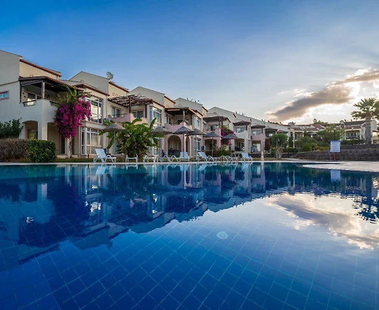 Didim Akbük'te Denize Sıfır, Tesis İçerisinde, Dubleks Daire - 1