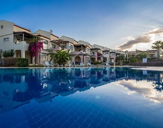 Didim Akbük'te Modern Tasarımlı, Tesis İçerisinde, Kiralık Dubleks Ev - 1