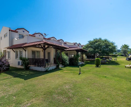 Didim Akbük'te Tesis İçerisinde, 3+1, Bahçeli Villa - 1