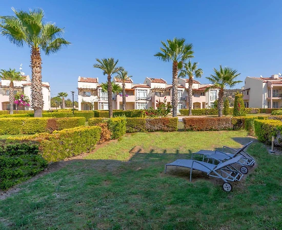 Didim Akbük'te Plajlı Tesis İçerisinde, Ortak Havuzlu, Kiralık Daire - 1