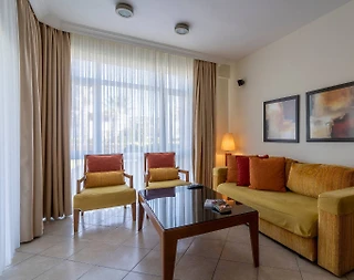 Didim Akbük'te Plajlı Tesis İçerisinde, Ortak Havuzlu, Kiralık Daire - 5