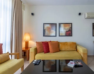 Didim Akbük'te Plajlı Tesis İçerisinde, Ortak Havuzlu, Bahçeli Daire - 5