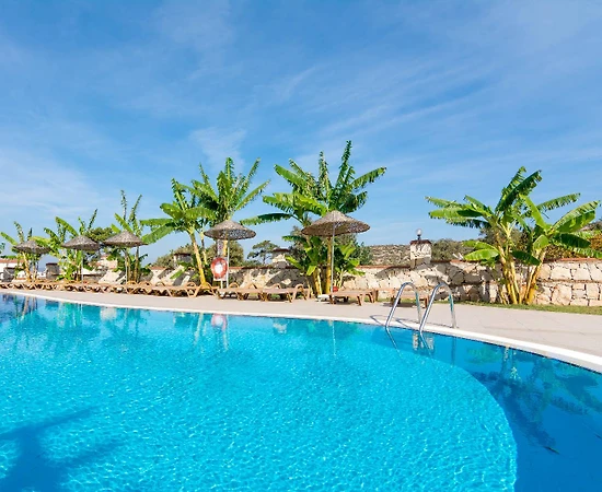 Didim Akbük'te Plajlı Tesis İçerisinde, Ortak Havuzlu, Bahçeli Daire - 1