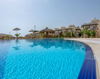 Didim Akbük'te Plajlı Tesis İçerisinde, Ortak Havuzlu, Bahçeli Daire - 4