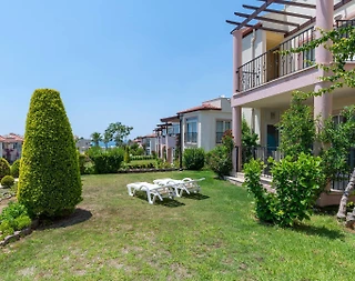 Didim Akbük'te Plajlı Tesis İçerisinde, Ortak Havuzlu, Kiralık Daire - 1