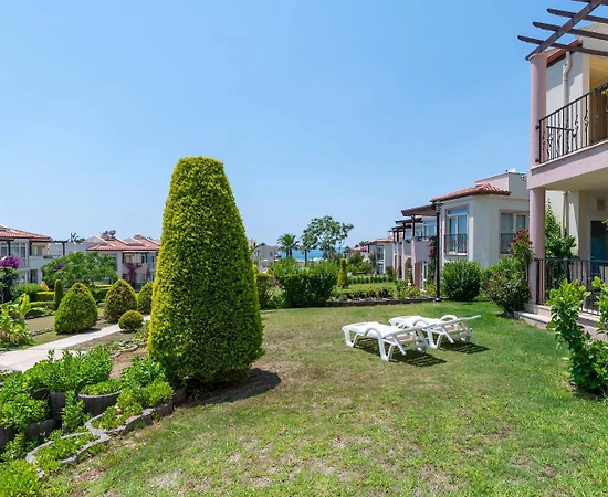 Didim Akbük'te Plajlı Tesis İçerisinde, Ortak Havuzlu, Kiralık Daire - 1