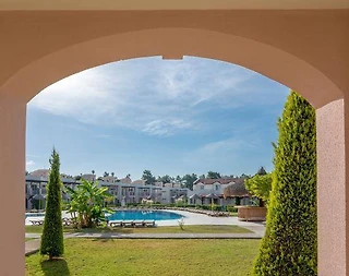 Didim Akbük'te Site İçerisinde, Deniz ve Havuz Manzaralı, 3+1 Villa - 4
