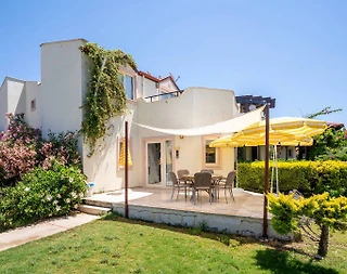 Didim Akbük'te Tesis İçerisinde, 3+1, Bahçeli Villa - 1