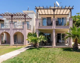 Didim Akbük'te Tesis İçerisinde, Ortak Havuzlu, 3+1 Villa - 1