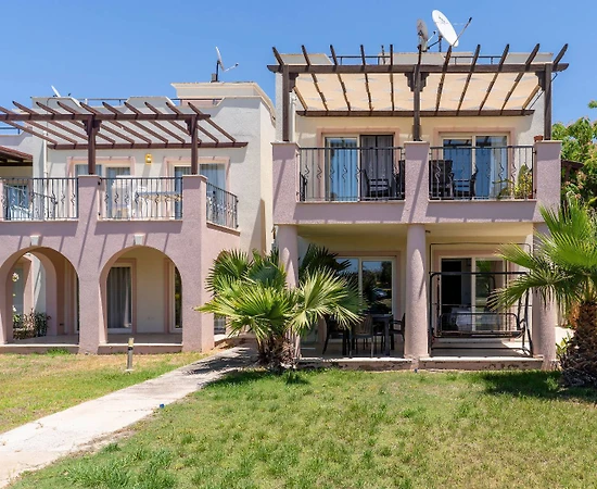 Didim Akbük'te Tesis İçerisinde, Ortak Havuzlu, 3+1 Villa - 1