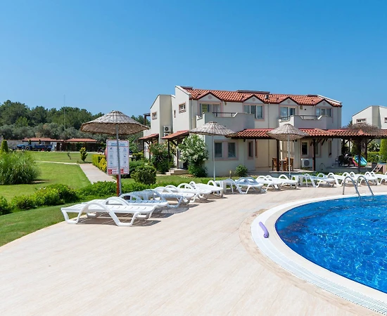 Didim Akbük'te Tesis İçerisinde, 3+1, Bahçeli Villa - 1