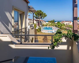 Didim Akbük'te Tesis İçerisinde, Denize Sıfır, Havuzlu, Tatil Evi - 2