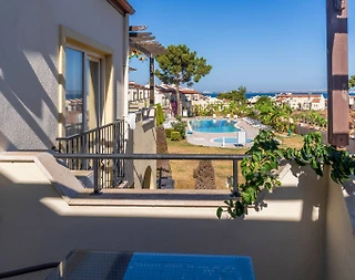 Didim Akbük'te Tesis İçerisinde, Denize Sıfır, Havuzlu, Tatil Evi - 2