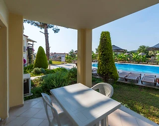 Didim Akbük'te Tesis İçerisinde, Denize Sıfır, Ortak Havuzlu Suit - 1