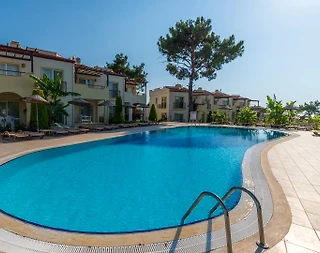 Didim Akbük'te Tesis İçerisinde, Denize Sıfır, Ortak Havuzlu Suit - 4