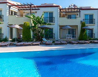 Didim Akbük'te Tesis İçerisinde, Denize Sıfır, Ortak Havuzlu Suit - 2