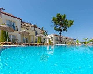 Didim Akbük'te Tesis İçerisinde, Denize Sıfır, Havuzlu, Tatil Evi - 1