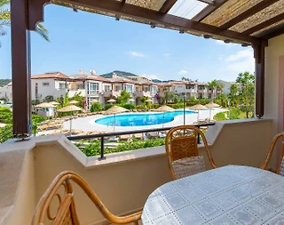 Didim Akbük'te Tesis İçerisinde, Denize Sıfır, Havuzlu, Tatil Evi - 1