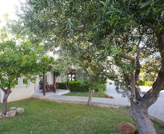 Didim Akbük'te Tesis İçerisinde, Ortak Havuzlu, 3+1 Villa - 1