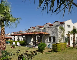 Didim Akbük'te Tesis İçerisinde, Ortak Havuzlu, 3+1 Villa - 1