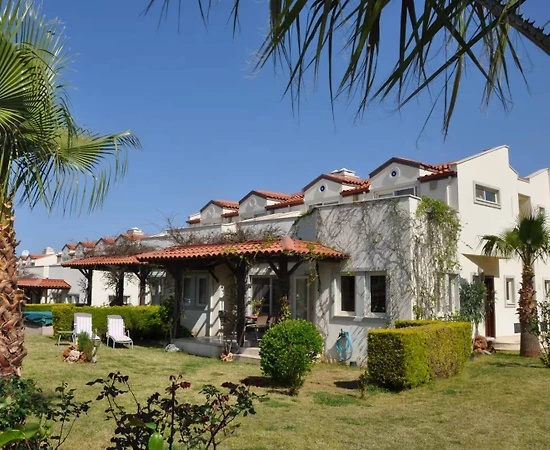 Didim Akbük'te Tesis İçerisinde, Ortak Havuzlu, 3+1 Villa - 1