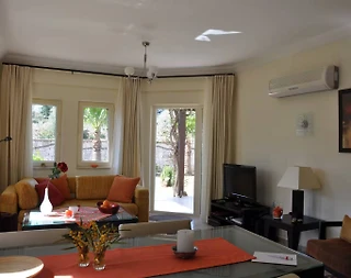 Didim Akbük'te Tesis İçerisinde, Ortak Havuzlu, 3+1 Villa - 2
