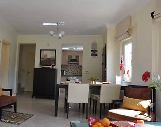 Didim Akbük'te Tesis İçerisinde, Ortak Havuzlu, 3+1 Villa - 4