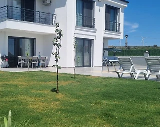 Didim Yeniköy'de Sakin Konumda, Özel Havuzlu, 10 Kişilik Villa - 4