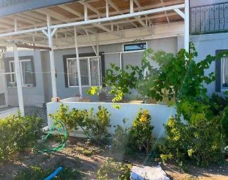 Dikili Çandarlı'da Geniş Ailelere Uygun, Deniz Manzaralı, Kiralık Ev - 1