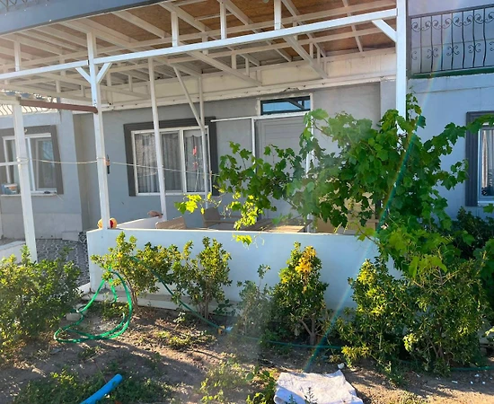 Dikili Çandarlı'da Geniş Ailelere Uygun, Deniz Manzaralı, Kiralık Ev - 1