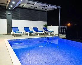 Kaş Bezirgan'da Çekirdek Ailelere Uygun, Isıtmalı Havuzlu, Kiralık Villa - 3