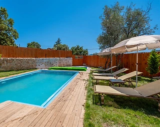 Antalya Kaş'ta Doğa İle İç İçe, Özel Havuzlu, Jakuzili, Modern Taş Ev - 2