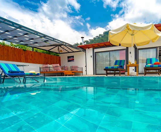 Kaş İslamlar'da Küçük Ailelere Uygun, Özel Havuzlu, Modern Villa - 1