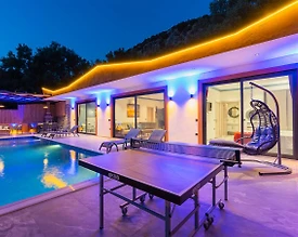 Kaş İslamlar'da Çekirdek Ailelere Uygun, Modern Tasarımlı Villa - 2