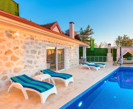 Kaş İslamlar'da Göz Alıcı Doğa İçerisinde, Özel Havuzlu, Kiralık Villa - 1