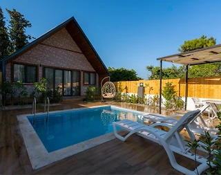 Antalya Konyaaltı'nda Çekirdek Ailelere Uygun, Özel Havuzlu, Korunaklı Villa - 1