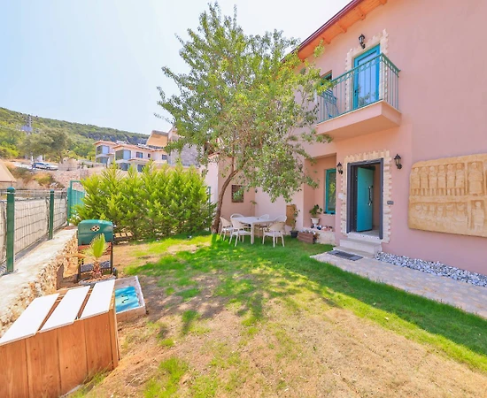 Kaş Andifli'de Yemyeşil Bahçeli, Özel Havuzlu, Ferah Villa - 1