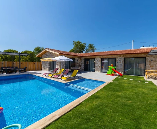 Kaş Sarıbelen'de Yeşillikler İçerisinde, Özel Havuzlu, Taş Villa - 1