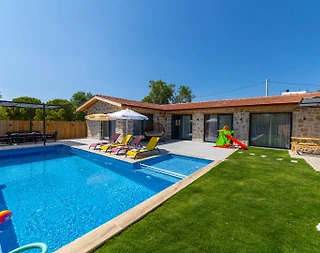 Kaş Sarıbelen'de Yeşillikler İçerisinde, Özel Havuzlu, Taş Villa - 1