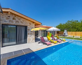 Kaş Sarıbelen'de Yeşillikler İçerisinde, Özel Havuzlu, Taş Villa - 2